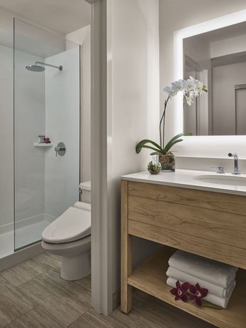 Imagen de la habitación del Hotel Alohilani Resort Waikiki Beach. Foto 12