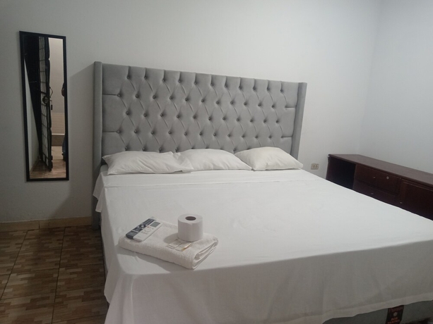 Imagen de la habitación del Hotel Alojamiento Casa Luna. Foto 11