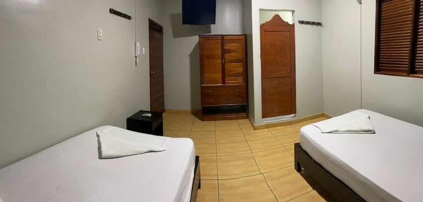 Imagen general del Hotel Alojamiento Tur&iacute;stico Tahuari. Foto 4