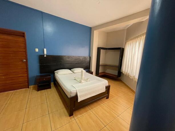 Imagen de la habitación del Hotel Alojamiento Tur&iacute;stico Tahuari. Foto 17