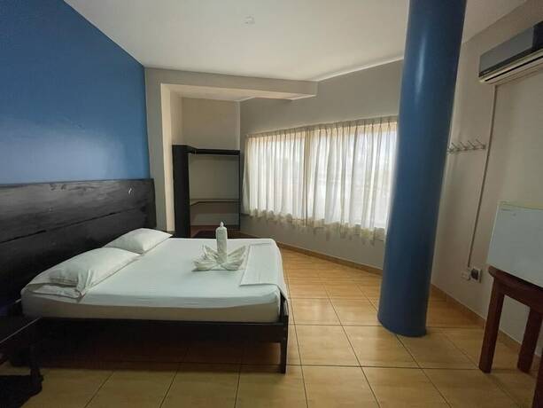Imagen de la habitación del Hotel Alojamiento Tur&iacute;stico Tahuari. Foto 20