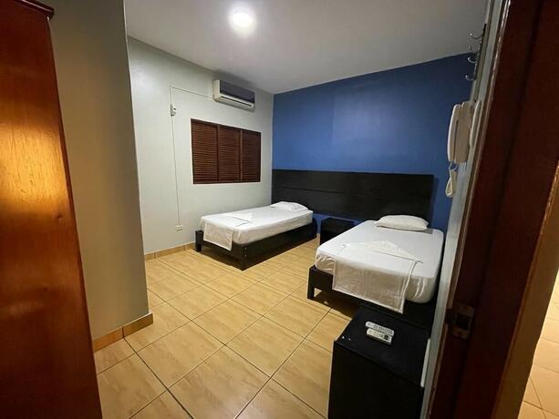 Imagen general del Hotel Alojamiento Tur&iacute;stico Tahuari. Foto 11