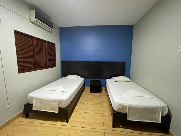 Imagen general del Hotel Alojamiento Tur&iacute;stico Tahuari. Foto 15