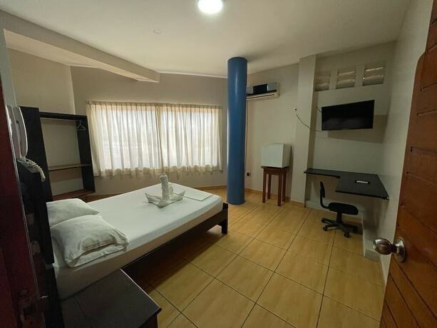 Imagen general del Hotel Alojamiento Tur&iacute;stico Tahuari. Foto 16