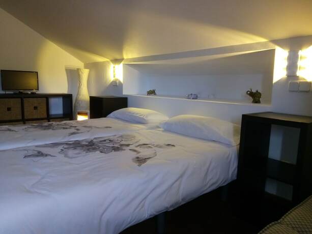 Imagen general del Hotel Alojamiento la Pedriza. Foto 5