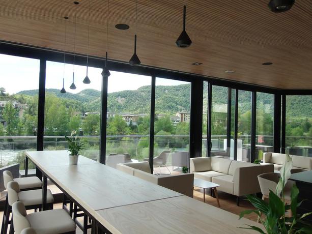 Imagen de los interiores del Hotel Alojamientos Ainsa Sanchez. Foto 10