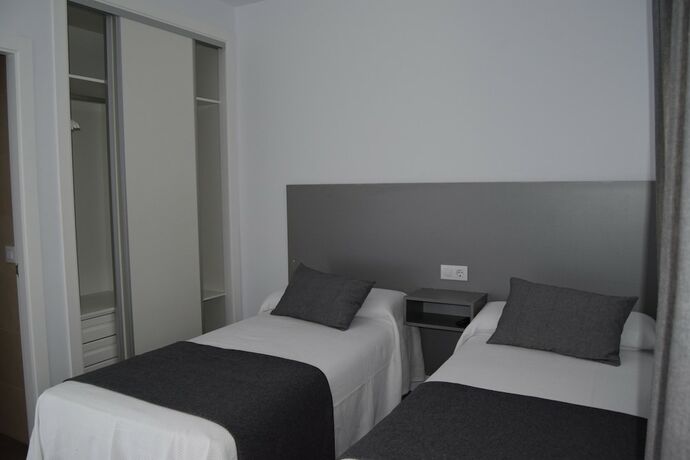 Imagen de la habitación del Hotel Alojamientos Alma Conil. Foto 17