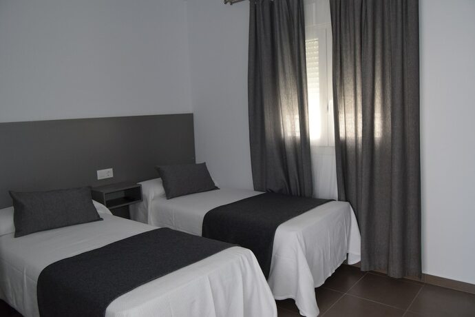 Imagen de la habitación del Hotel Alojamientos Alma Conil. Foto 19