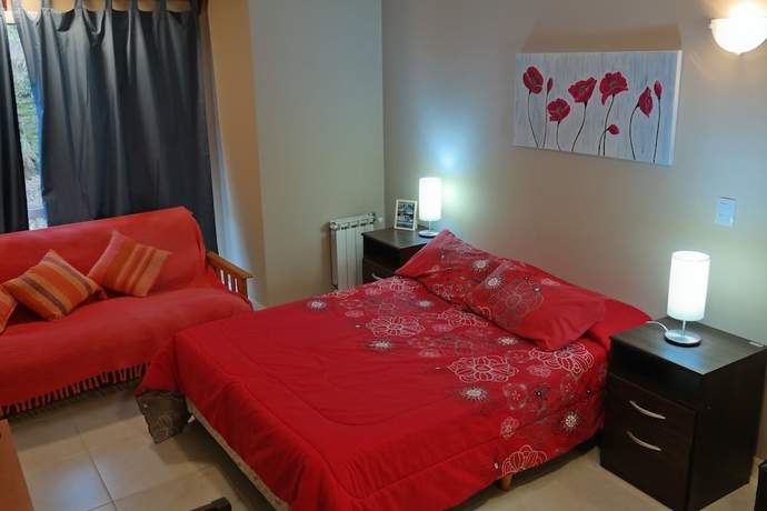 Imagen de la habitación del Hotel Alojamientos Bariloche. Foto 6