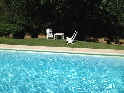 Imagen de la piscina del Hotel Alojamientos Rusticos la Encina. Foto 9