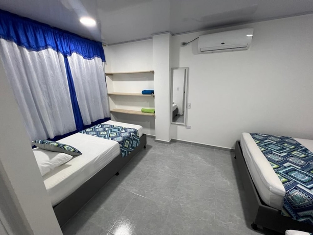 Imagen de la habitación del Hotel Alojamientos Town Beach. Foto 3