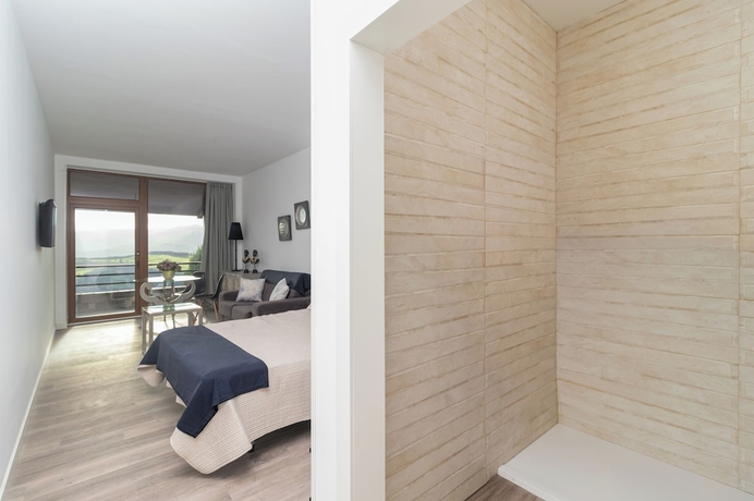 Imagen de la habitación del Hotel Alojamientos Tur&iacute;sticos LA APARECIDA. Foto 3