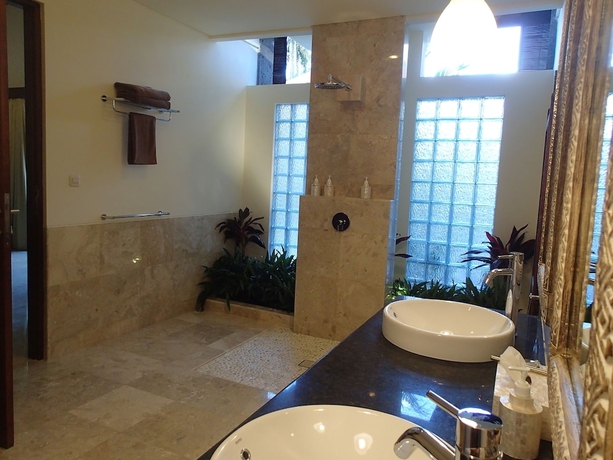 Imagen de la habitación del Hotel Aloka Bahari Villas. Foto 8