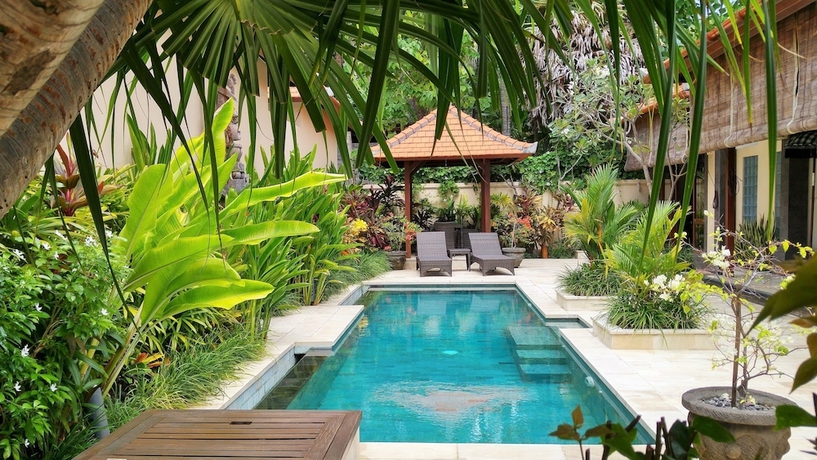 Imagen de la piscina del Hotel Aloka Bahari Villas. Foto 14