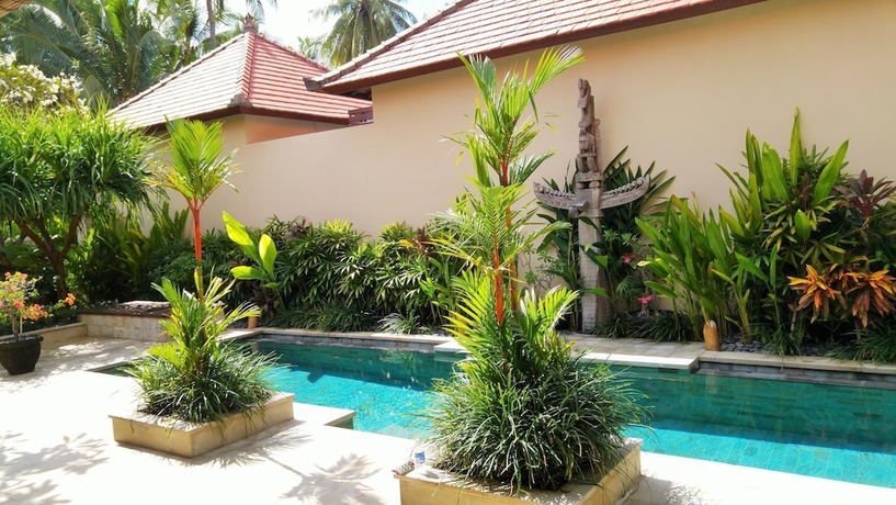 Imagen de la piscina del Hotel Aloka Bahari Villas. Foto 15