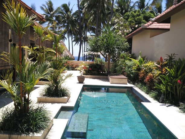 Imagen de la piscina del Hotel Aloka Bahari Villas. Foto 18