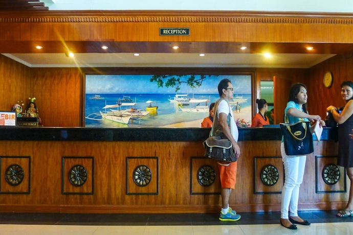 Imagen general del Hotel Alona Kew White Beach Resort. Foto 2