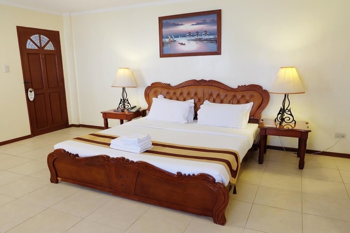 Imagen general del Hotel Alona Kew White Beach Resort. Foto 4