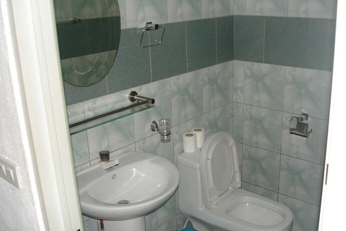 Imagen de la habitación del Hotel Alona Swiss Resort. Foto 16