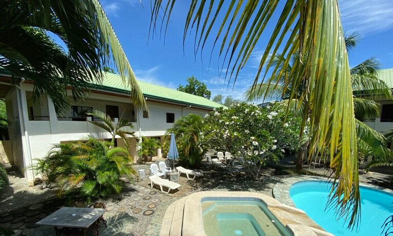 Imagen de la piscina del Hotel Alona Swiss Resort. Foto 29