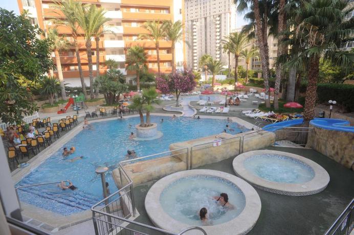 Imagen de la piscina del Hotel Alone. Foto 15