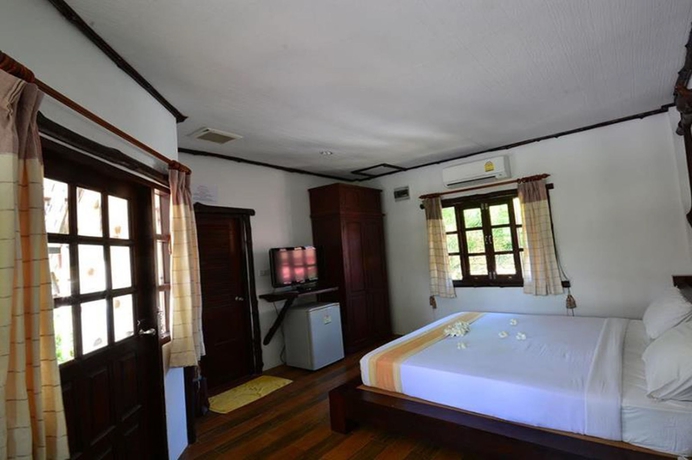 Imagen de la habitación del Hotel Alongkot Beach Resort Khanom. Foto 8