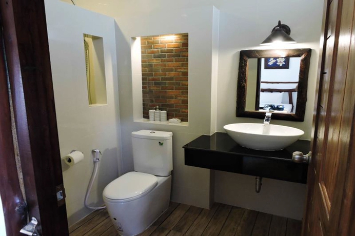 Imagen de la habitación del Hotel Alongkot Beach Resort Khanom. Foto 9