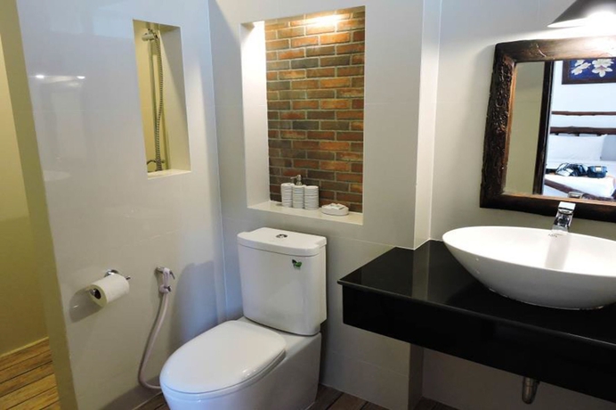 Imagen de la habitación del Hotel Alongkot Beach Resort Khanom. Foto 13