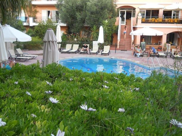 Imagen de la piscina del Hotel Aloni, Kasandra. Foto 14