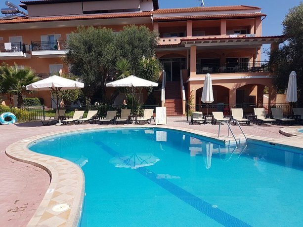 Imagen de la piscina del Hotel Aloni, Kasandra. Foto 16