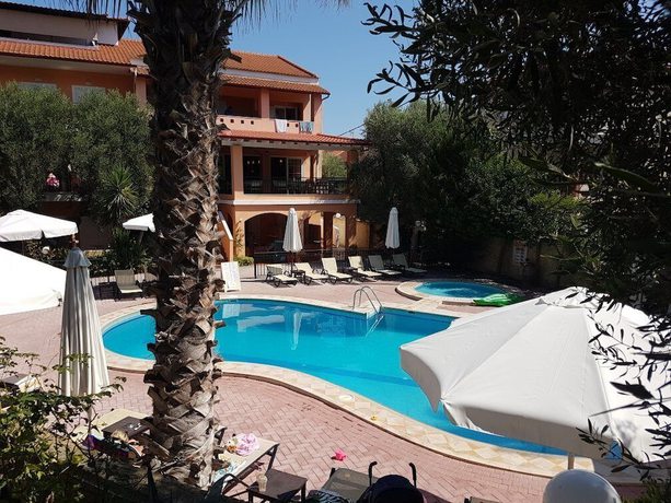 Imagen de la piscina del Hotel Aloni, Kasandra. Foto 17