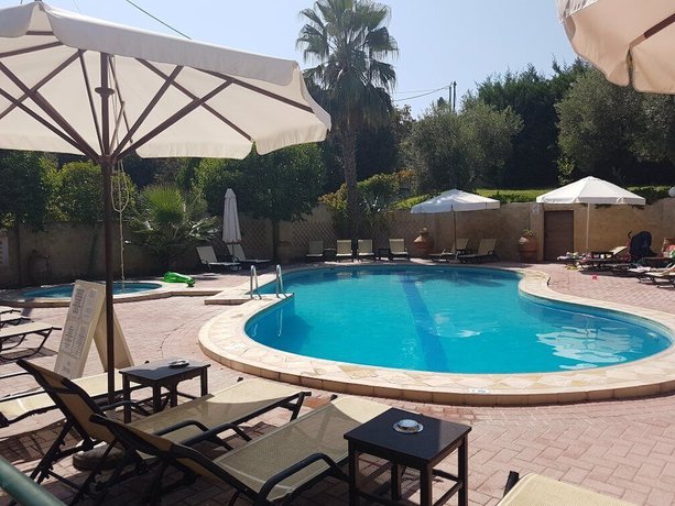 Imagen de la piscina del Hotel Aloni, Kasandra. Foto 18