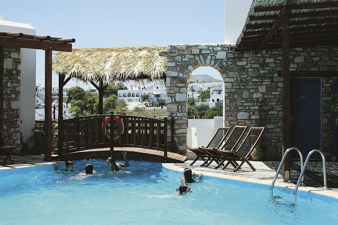 Imagen de la piscina del Hotel Aloni, Piso Livadi. Foto 9