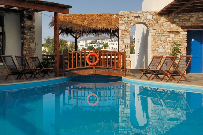 Imagen de la piscina del Hotel Aloni, Piso Livadi. Foto 11