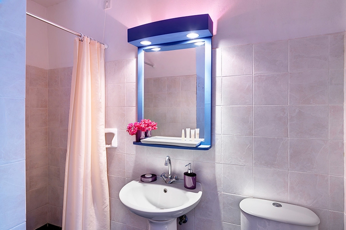 Imagen de la habitación del Hotel Aloni, Piso Livadi. Foto 4