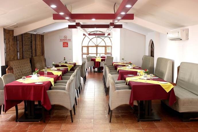 Imagen del bar/restaurante del Hotel Alor Grande Holiday Resort. Foto 4