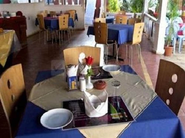 Imagen del bar/restaurante del Hotel Alor Holiday Resort. Foto 4