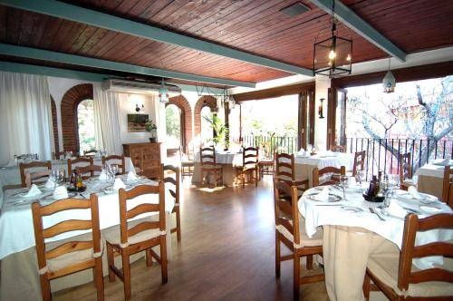 Imagen del bar/restaurante del Hotel Aloruga. Foto 11