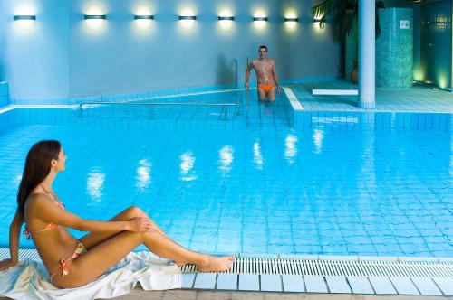 Imagen de la piscina del Hotel Alp Cron Moarhof. Foto 11