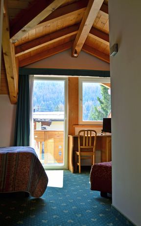 Imagen del bar/restaurante del Hotel Alp Dolomiti. Foto 6