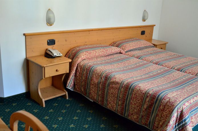 Imagen de la habitación del Hotel Alp Dolomiti. Foto 12