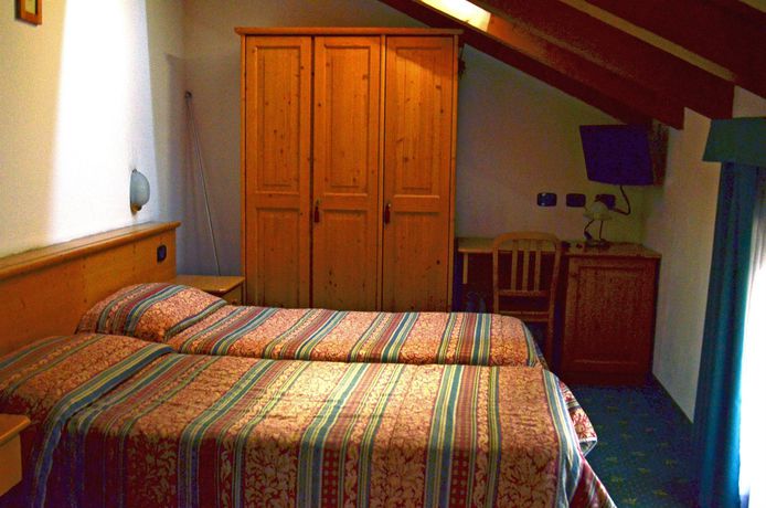 Imagen de la habitación del Hotel Alp Dolomiti. Foto 14