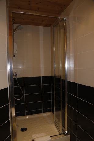 Imagen de la habitación del Hotel Alp'Azur. Foto 6