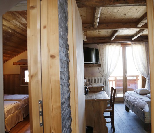 Imagen de la habitación del Hotel Alp'Azur. Foto 10