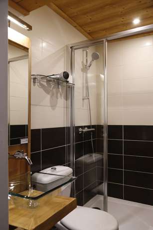 Imagen de la habitación del Hotel Alp'Azur. Foto 13