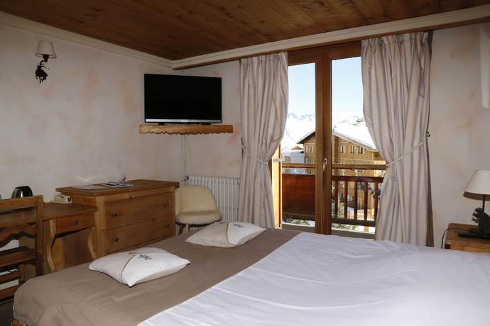 Imagen de la habitación del Hotel Alp'Azur. Foto 14