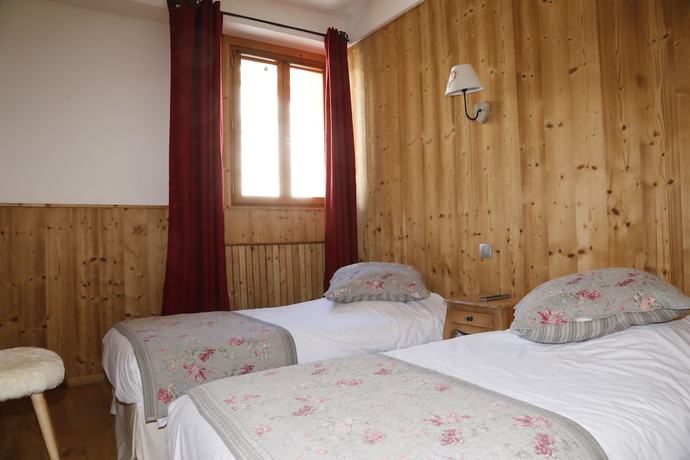 Imagen de la habitación del Hotel Alp'Azur. Foto 15