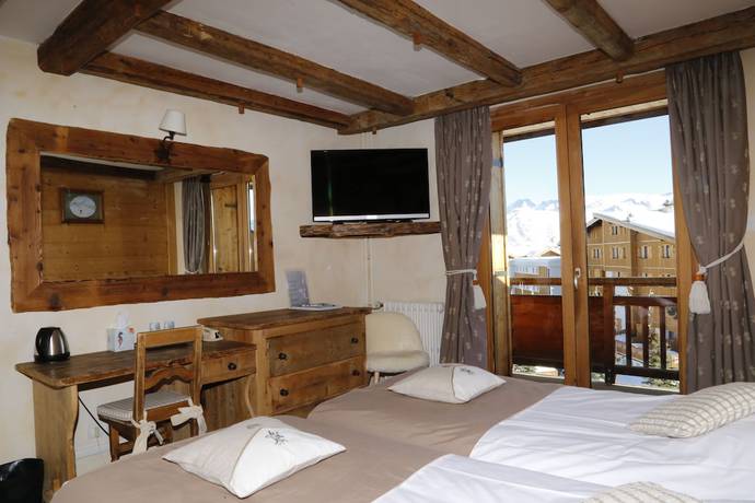 Imagen de la habitación del Hotel Alp'Azur. Foto 17