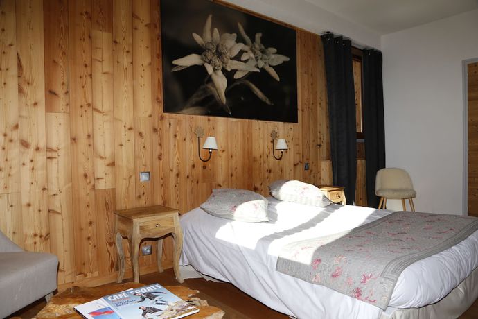 Imagen de la habitación del Hotel Alp'Azur. Foto 18