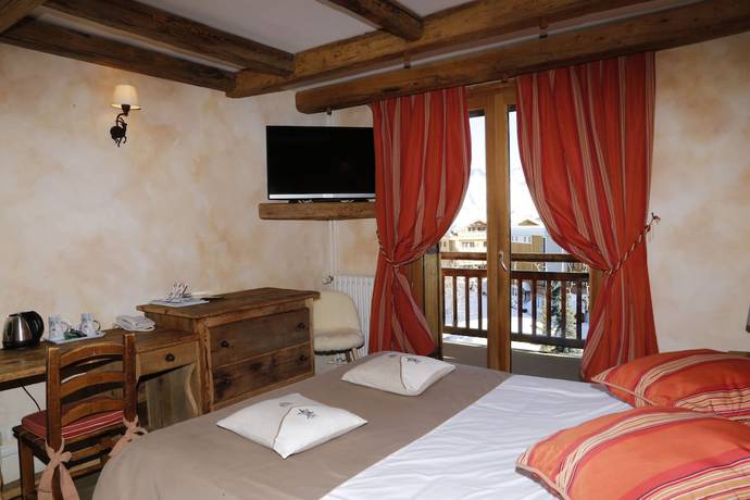 Imagen de la habitación del Hotel Alp'Azur. Foto 19